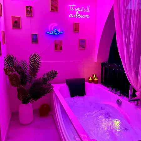 Colorful Vibes&jacuzzi Nights Sunny Escapes Cyprus *