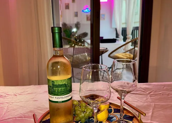 Colorful Vibes&jacuzzi Nights Sunny Escapes Cyprus アパート *