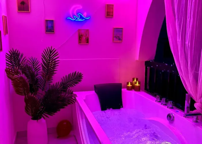 Colorful Vibes&jacuzzi Nights Sunny Escapes Cyprus *