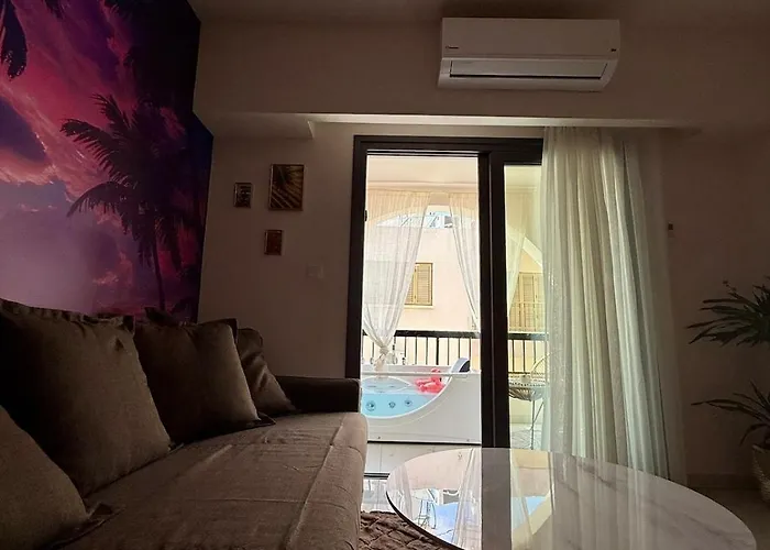 Colorful Vibes&jacuzzi Nights Sunny Escapes Cyprus アパート Polis