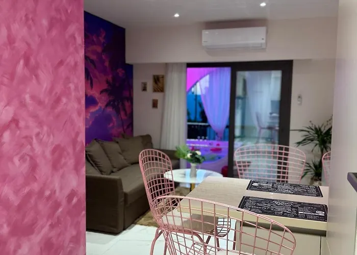 Colorful Vibes&jacuzzi Nights Sunny Escapes Cyprus アパート