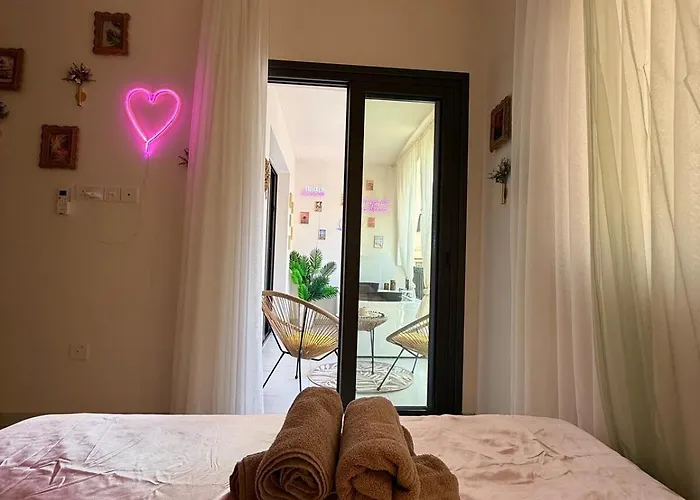 Colorful Vibes&jacuzzi Nights Sunny Escapes Cyprus Polis